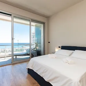 100m Dal Mare - Centro Citta , Genova Italia